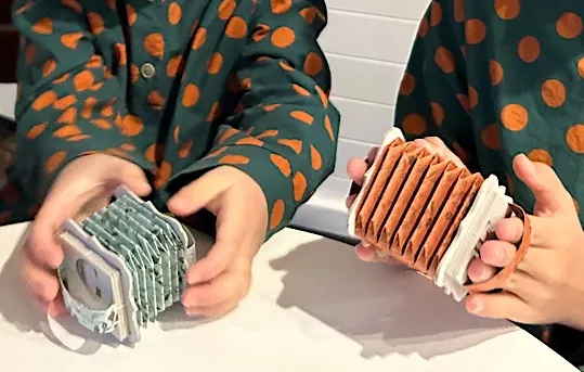 紙の楽器キットで小さなアコーディオンをつくろう♪