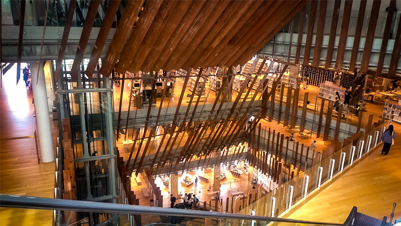 富山市ガラス美術館
