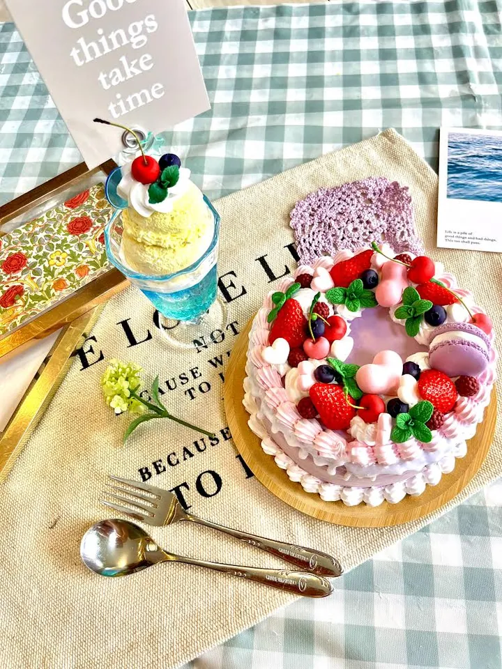 Berry*s Cafe(ベリーズカフェ・粘土でできた本物みたいなスイーツデコのお店)