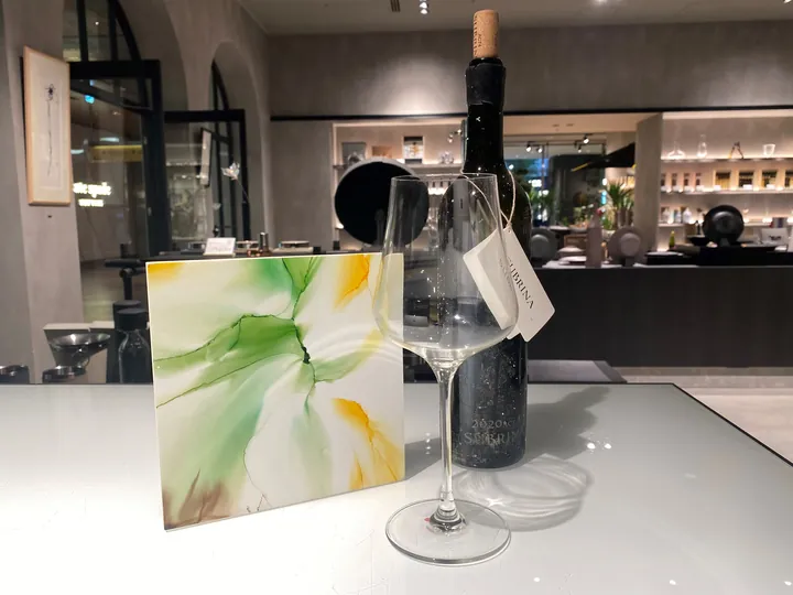 海底熟成ワインと楽しむアルコールインクアート